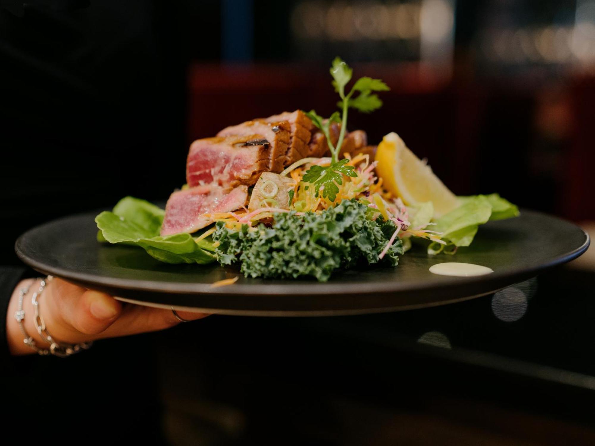 Otl Gouverneur Chicoutimi Esterno foto A salad